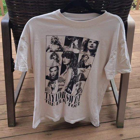 Taylor Swift THE ERAS TOUR Tee Shirt Size S - Picture 2 of 9
